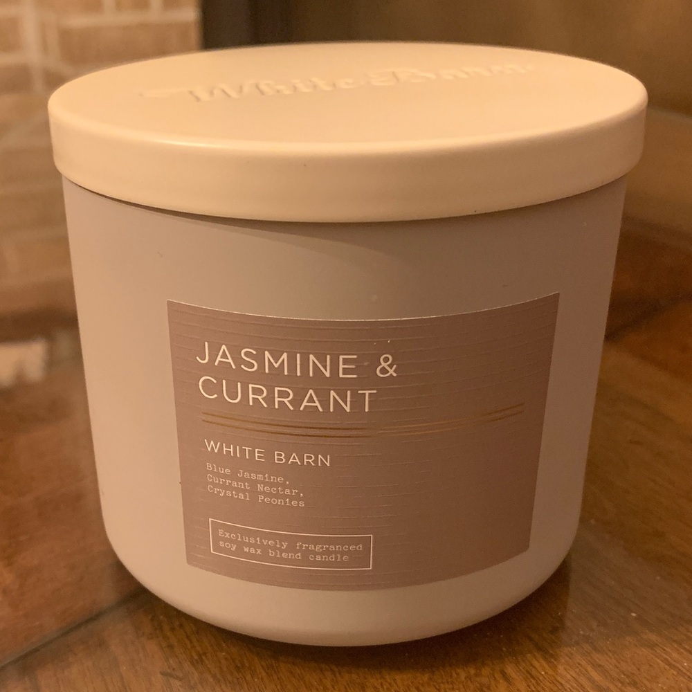 White Barn Jasmine & Currant Cream Candle….NEW 3 Wick Candle